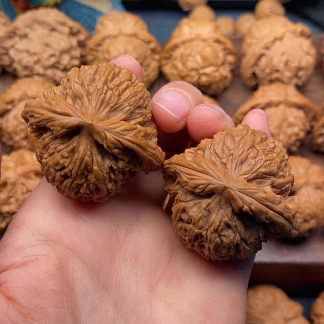 文玩核桃把件42全品南疆，粗棱精配