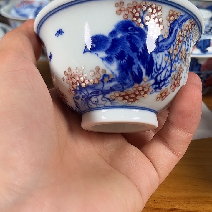 青花釉里红花鸟压手