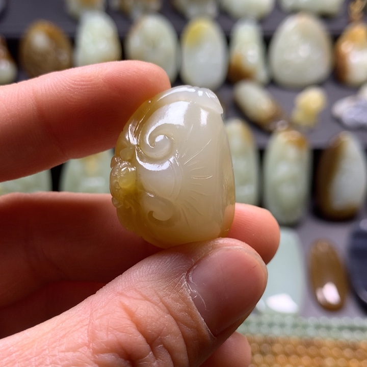 和田玉未镶嵌颈饰