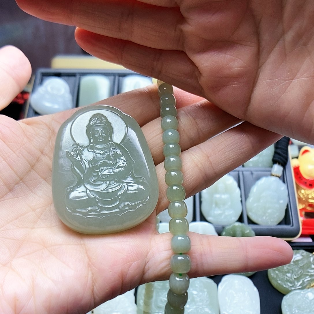 和田玉未镶嵌颈饰胖*