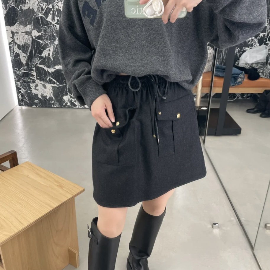 99新 Celine/思琳 xxb12/五金Logo黑色羊绒短裤 羊绒 34码