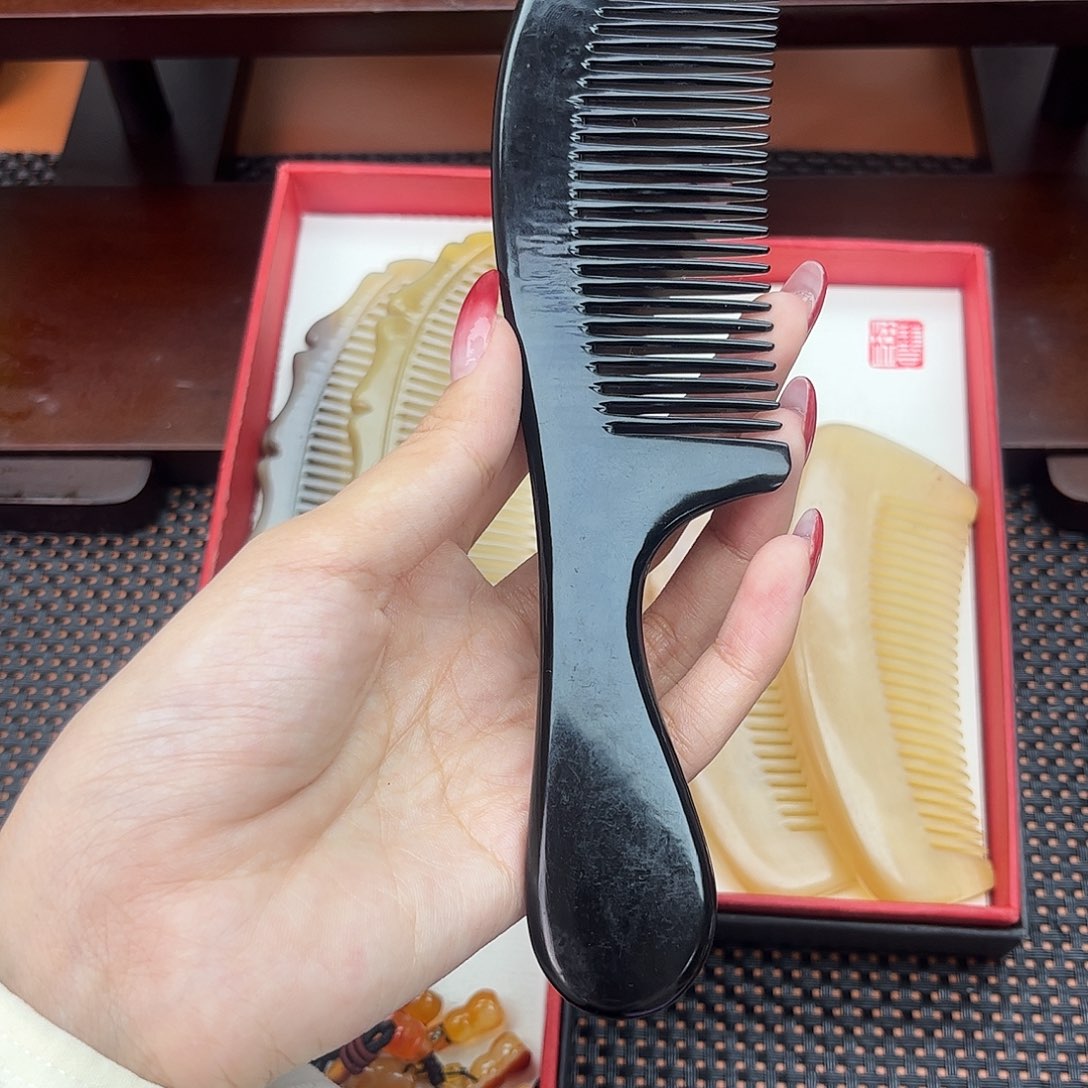 手工制作纯牛角梳子