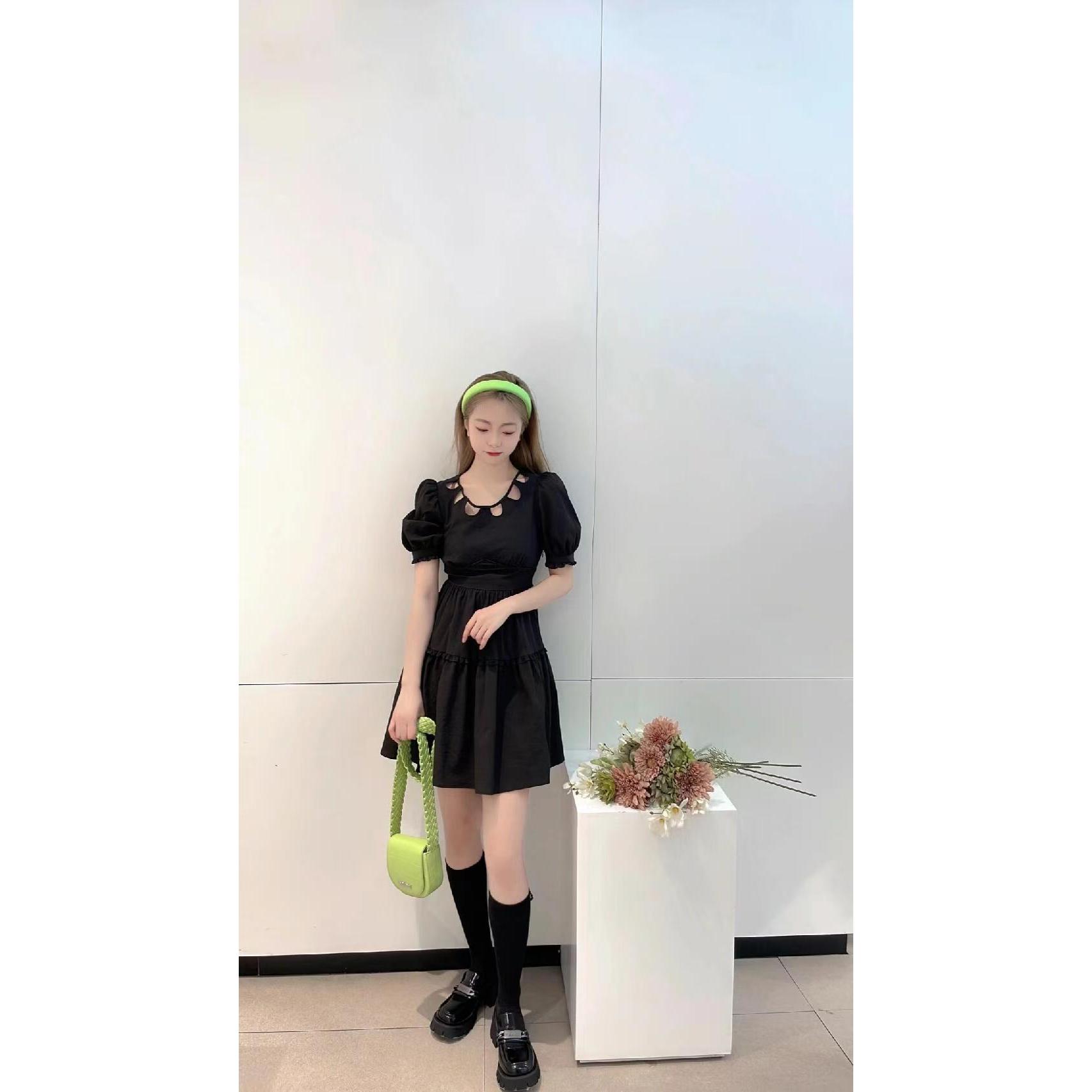 799【0966】镂空领系带连衣裙