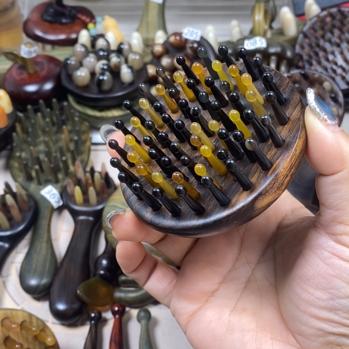 紫光檀64齿羊角按摩梳微瑕疵