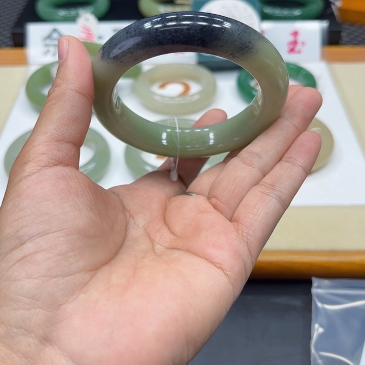 未镶嵌手镯石英质玉爱****子