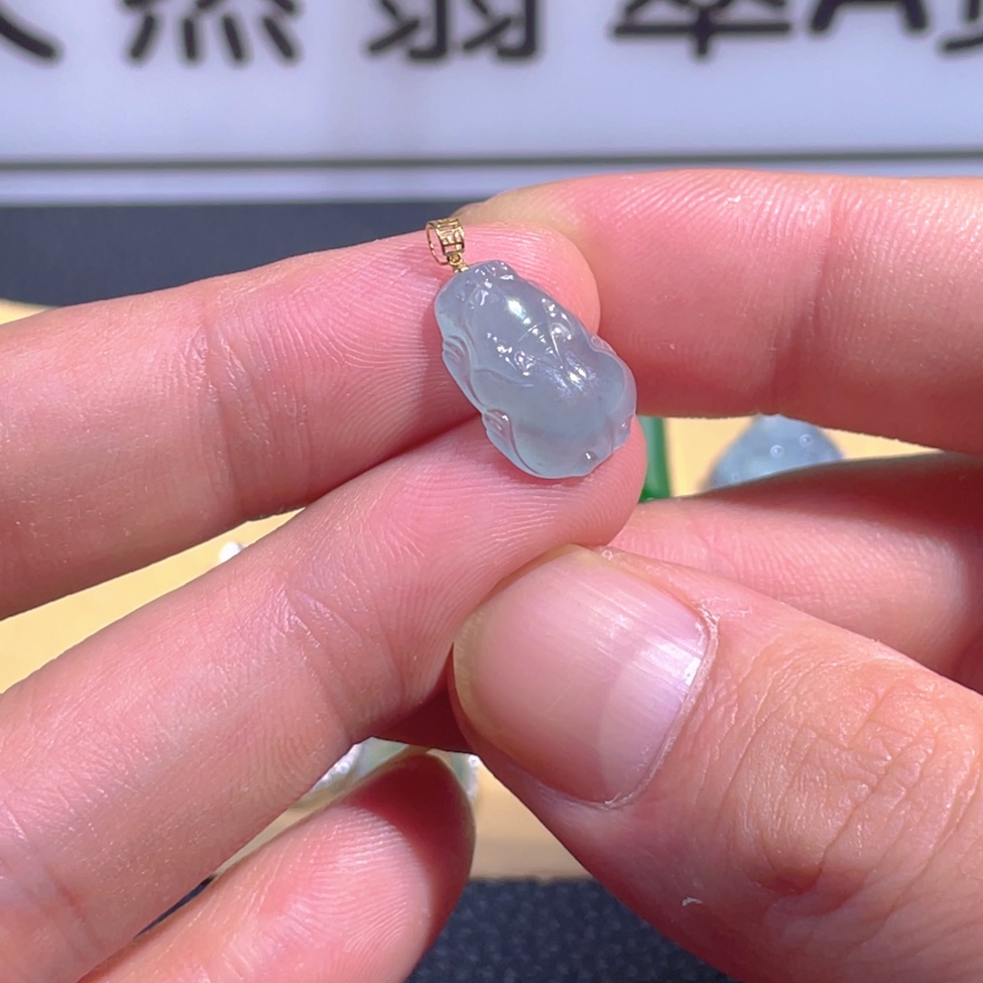 翡翠18K金镶嵌颈饰