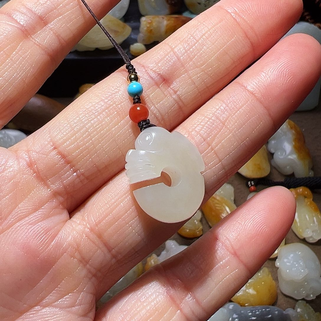 和田玉颈饰未镶嵌