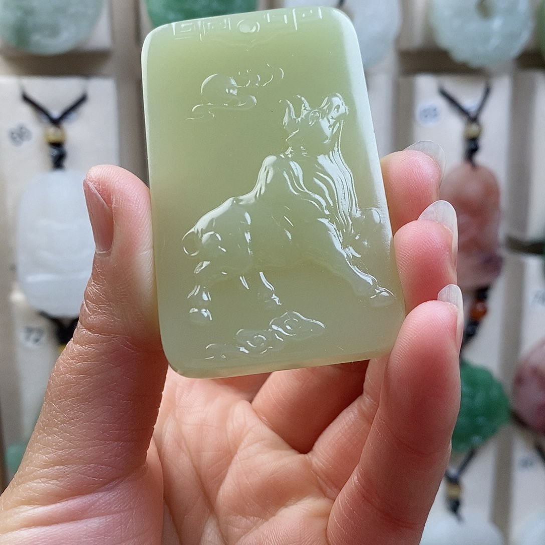 颈饰未镶嵌石英质玉