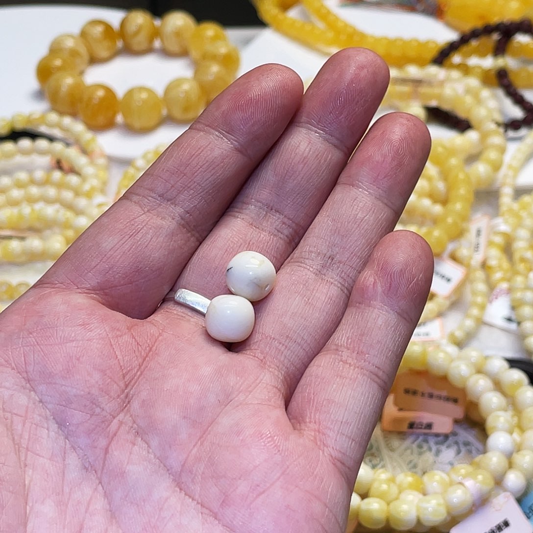 l***y蜜蜡未镶嵌手串2颗