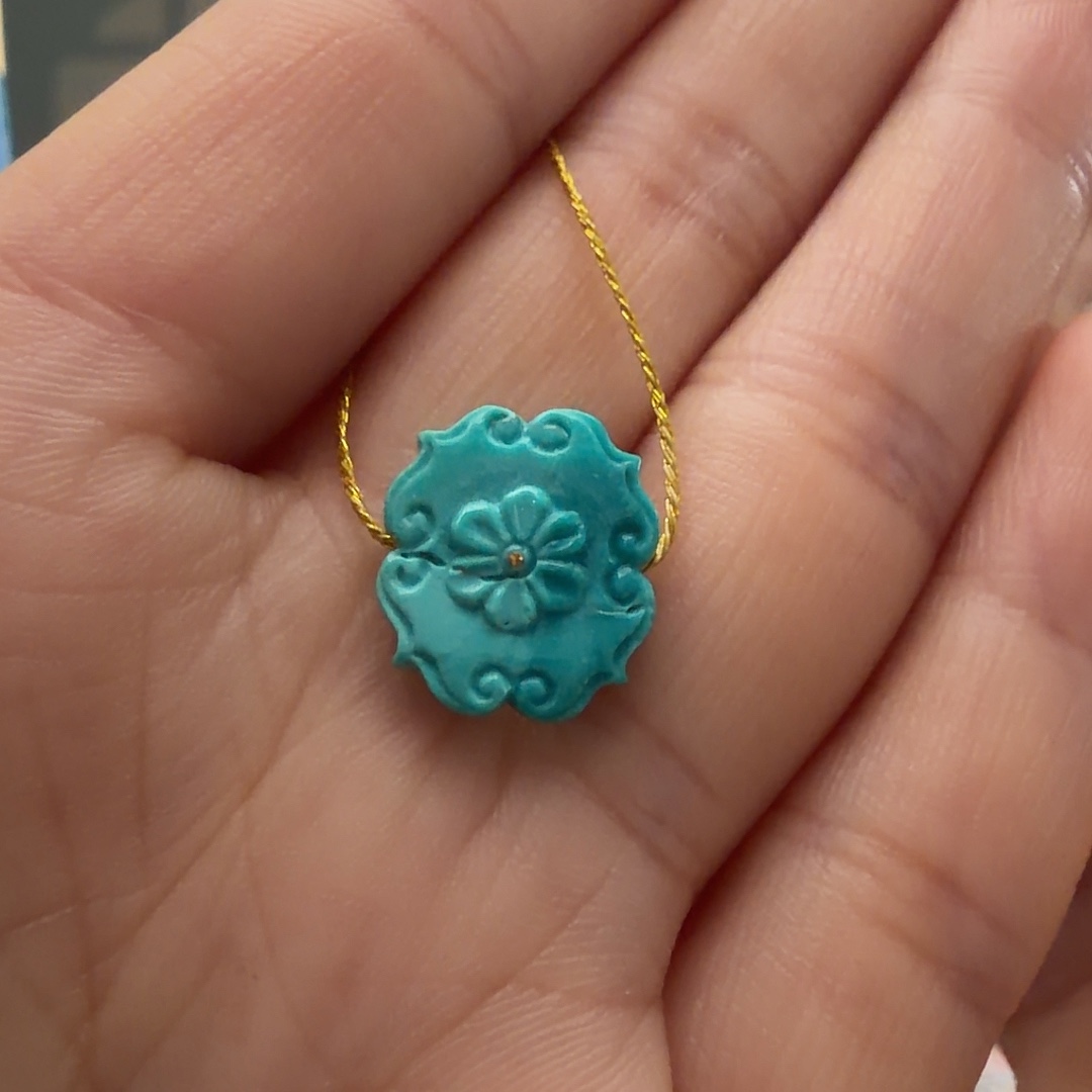 绿松石未镶嵌颈饰