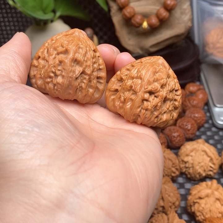 文玩核桃吊坠?**?三角白