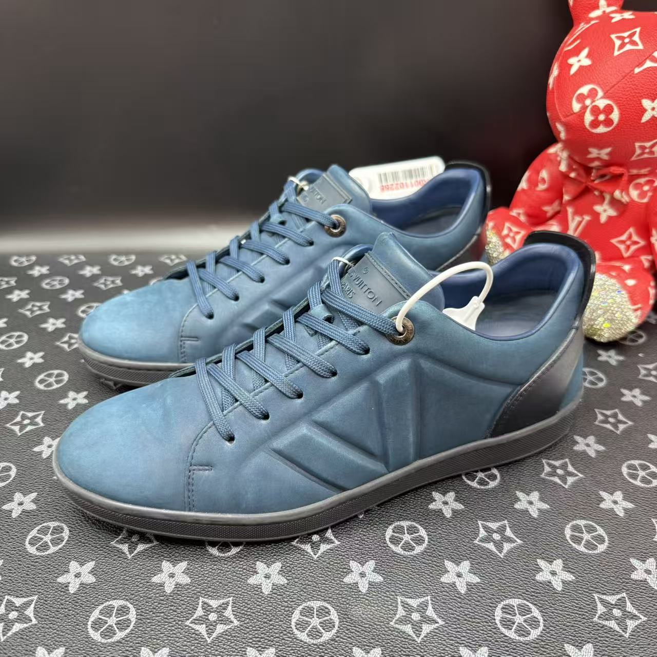 95新 LouisVuitton/路易威登 蓝色麂皮大V休闲板鞋39.5码ddm2519