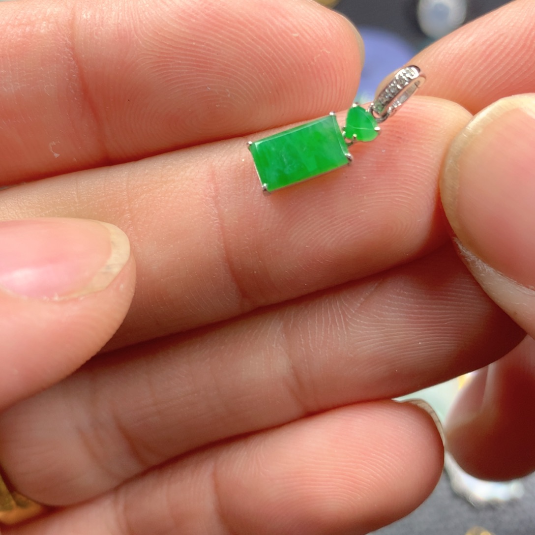 【闪购商品】翡翠颈饰18K金镶嵌翡翠