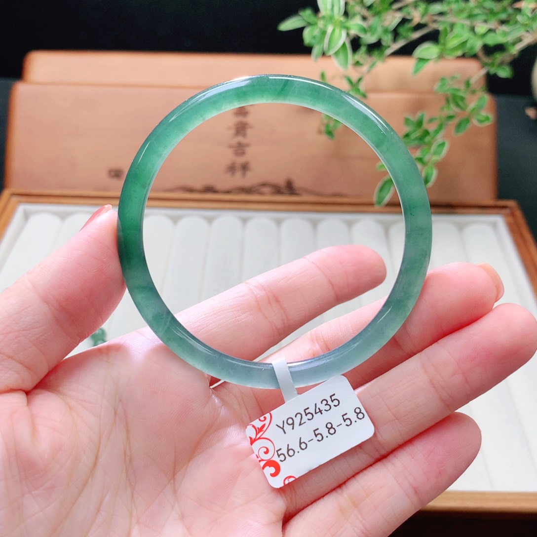 未镶嵌手镯（圆镯）翡翠