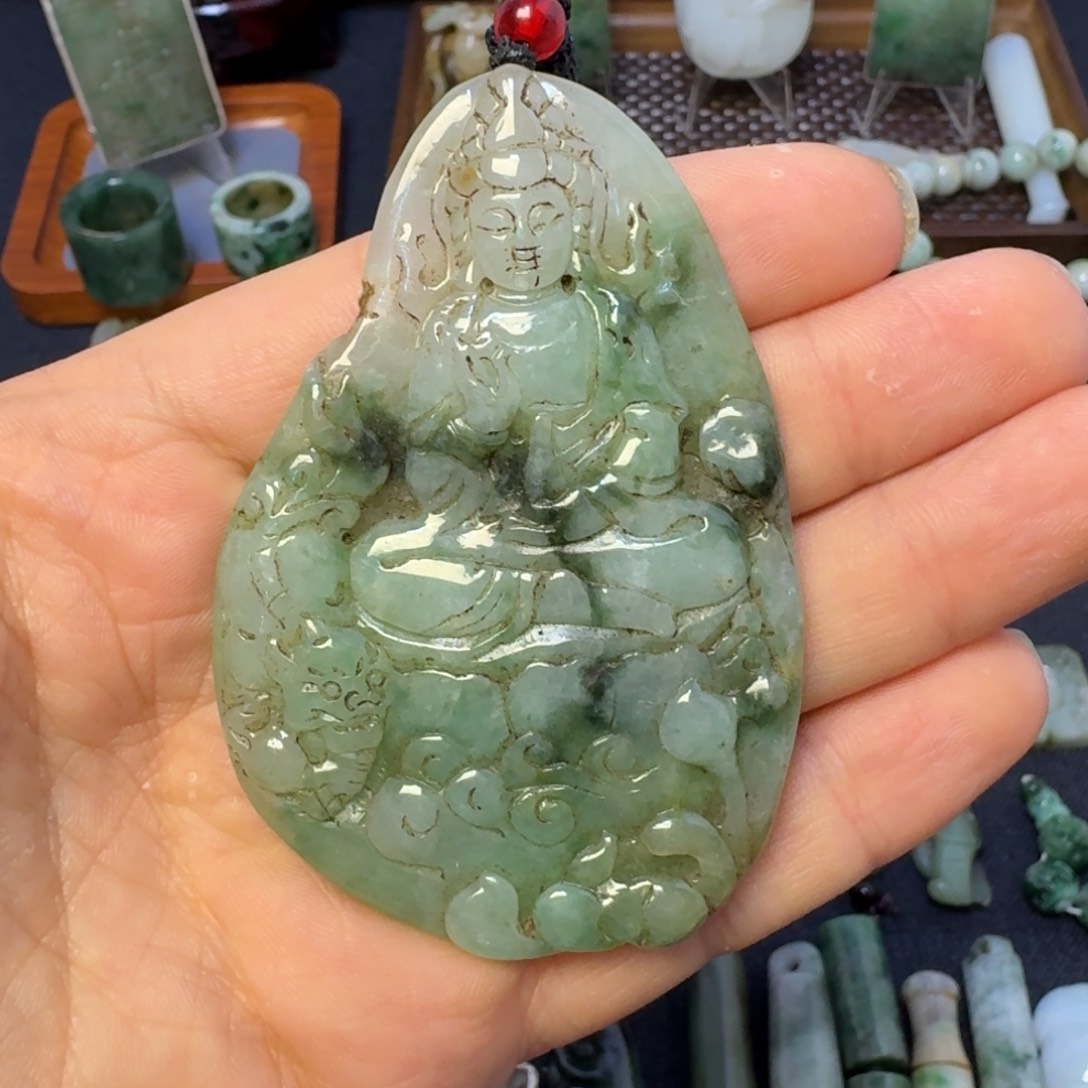 翡翠颈饰未镶嵌翡翠颈饰未镶嵌..