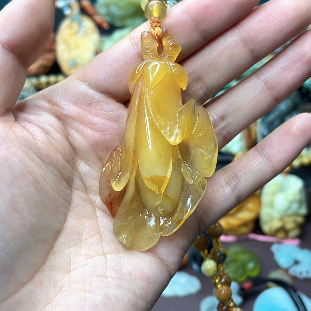 蛇纹石玉颈饰未镶嵌