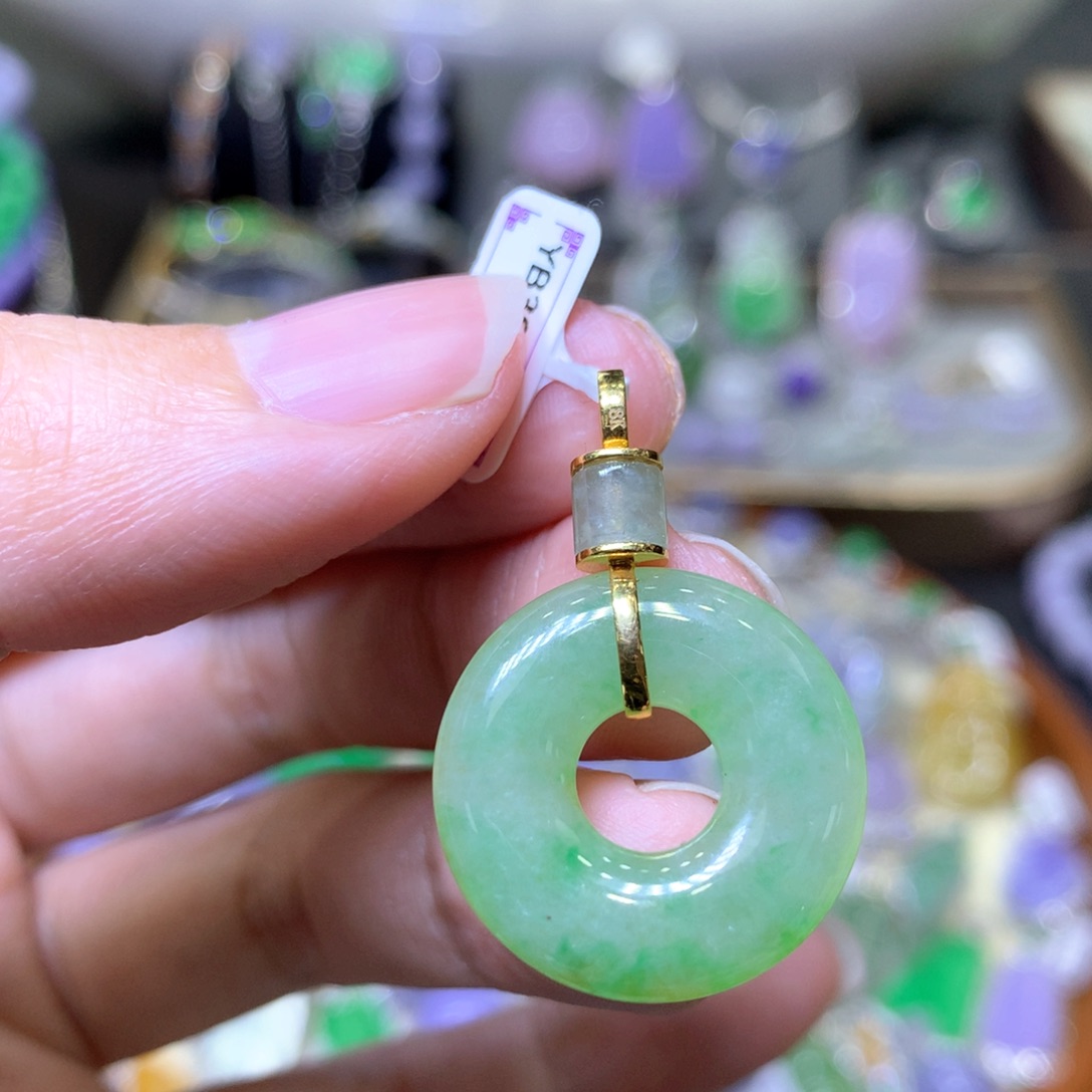 【闪购商品】翡翠颈饰18K金镶嵌翡翠吊坠项链