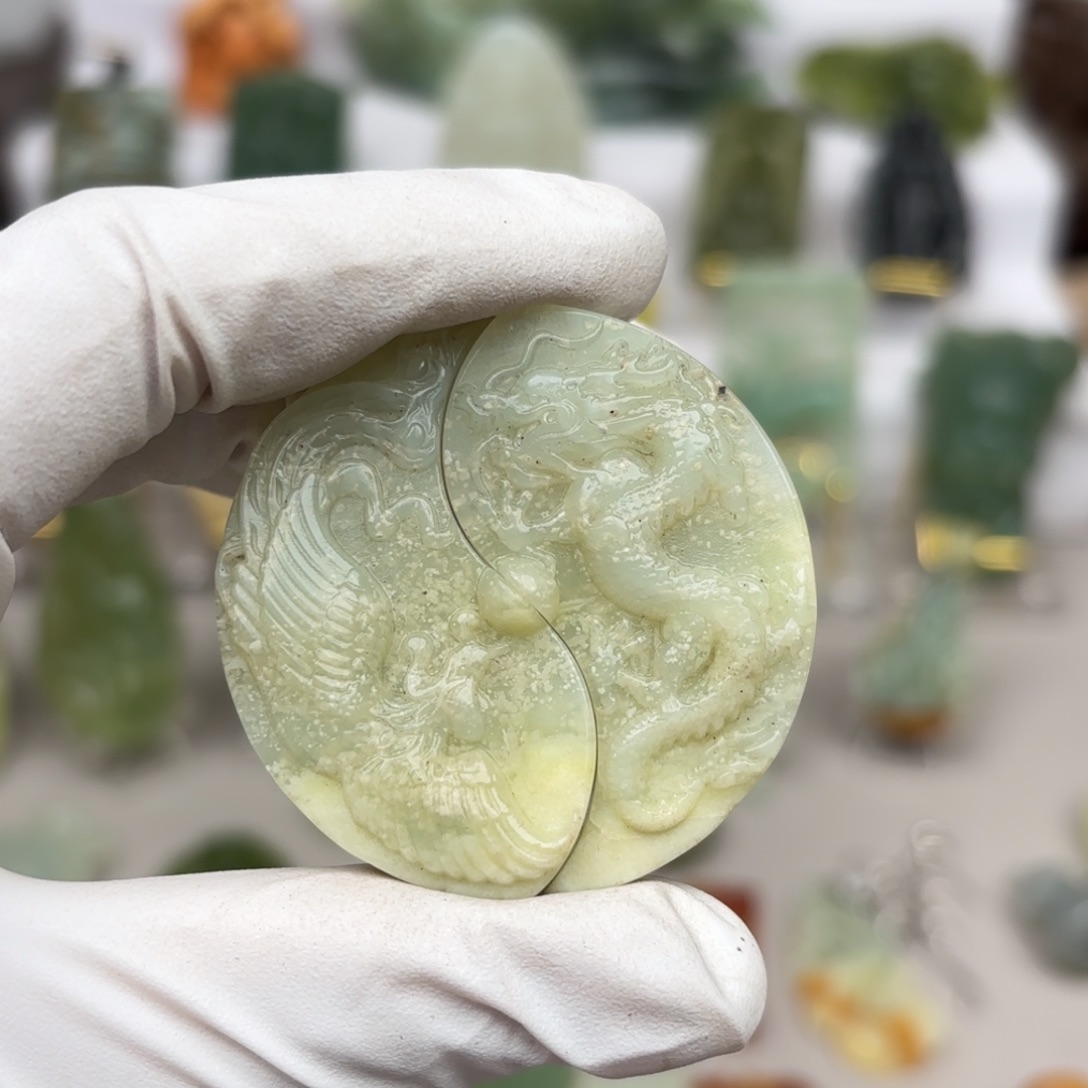 蛇纹石玉颈饰未镶嵌