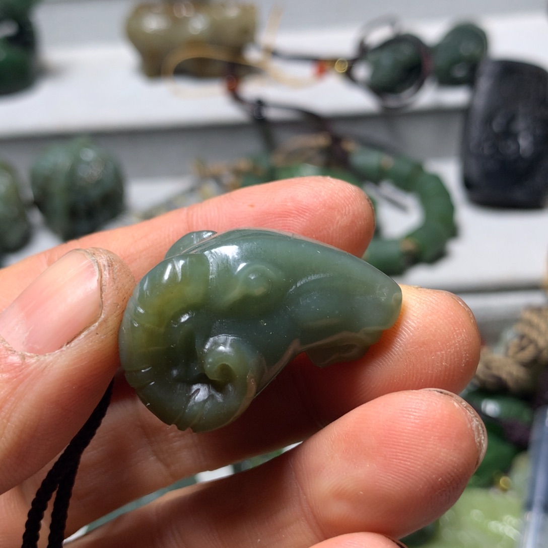 和田玉未镶嵌颈饰