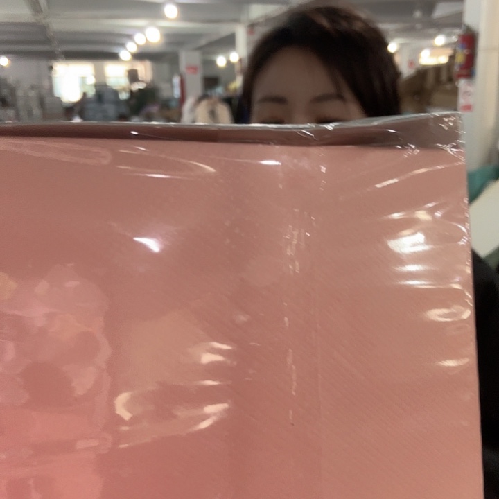 蚕丝粉色盒子莫测香香。 水