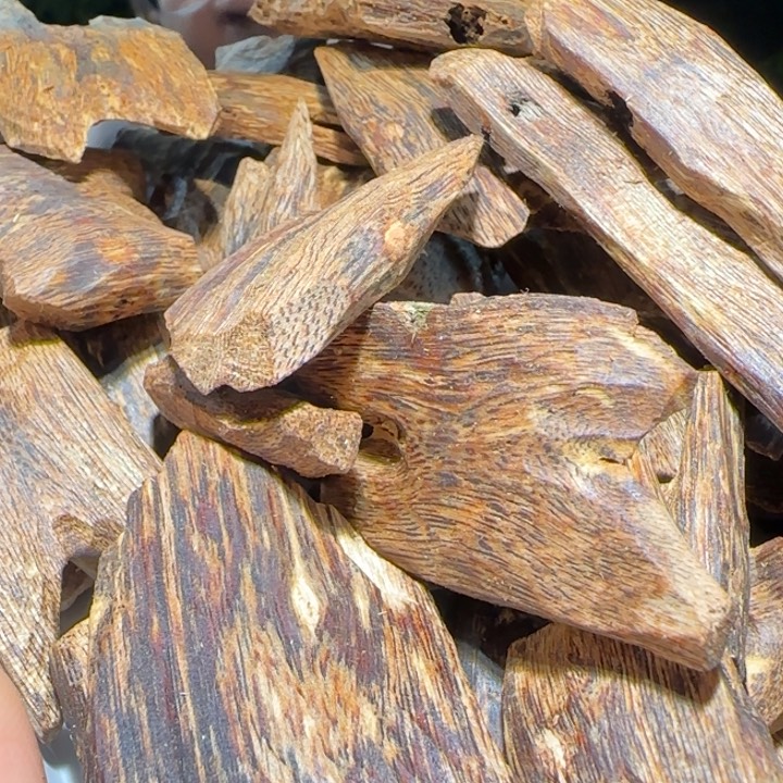 沉香手把件海南老白棋块料100克