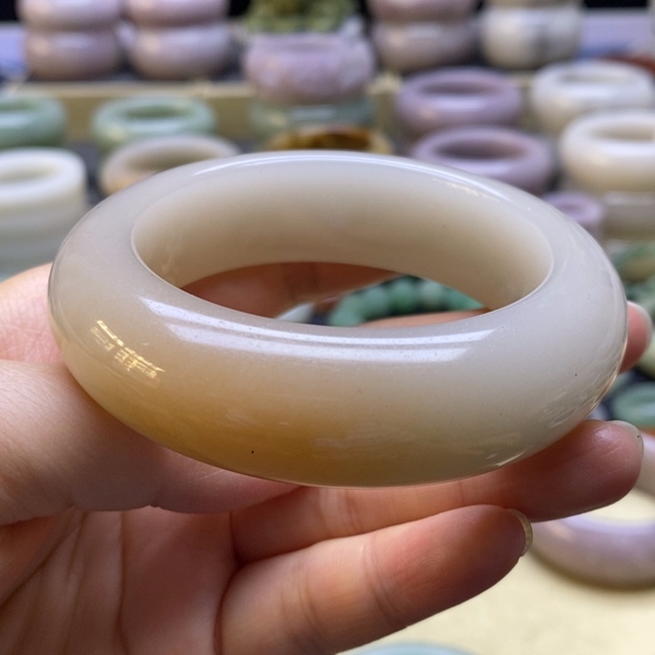 石英质玉未镶嵌手镯