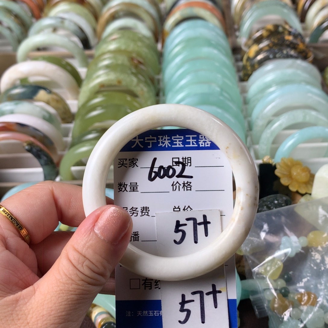 蛇纹石玉手镯未镶嵌6002