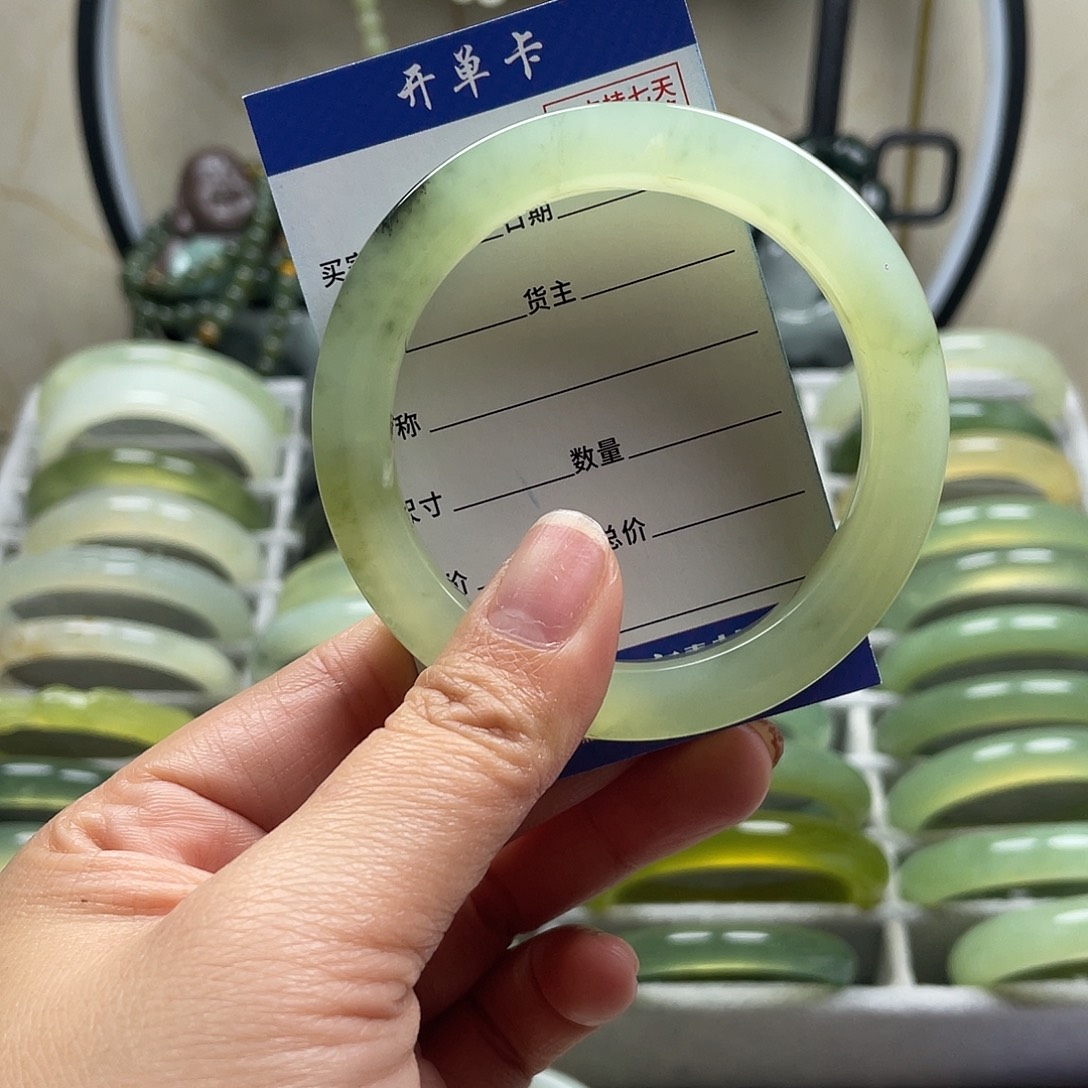 蛇纹石玉未镶嵌手镯微瑕