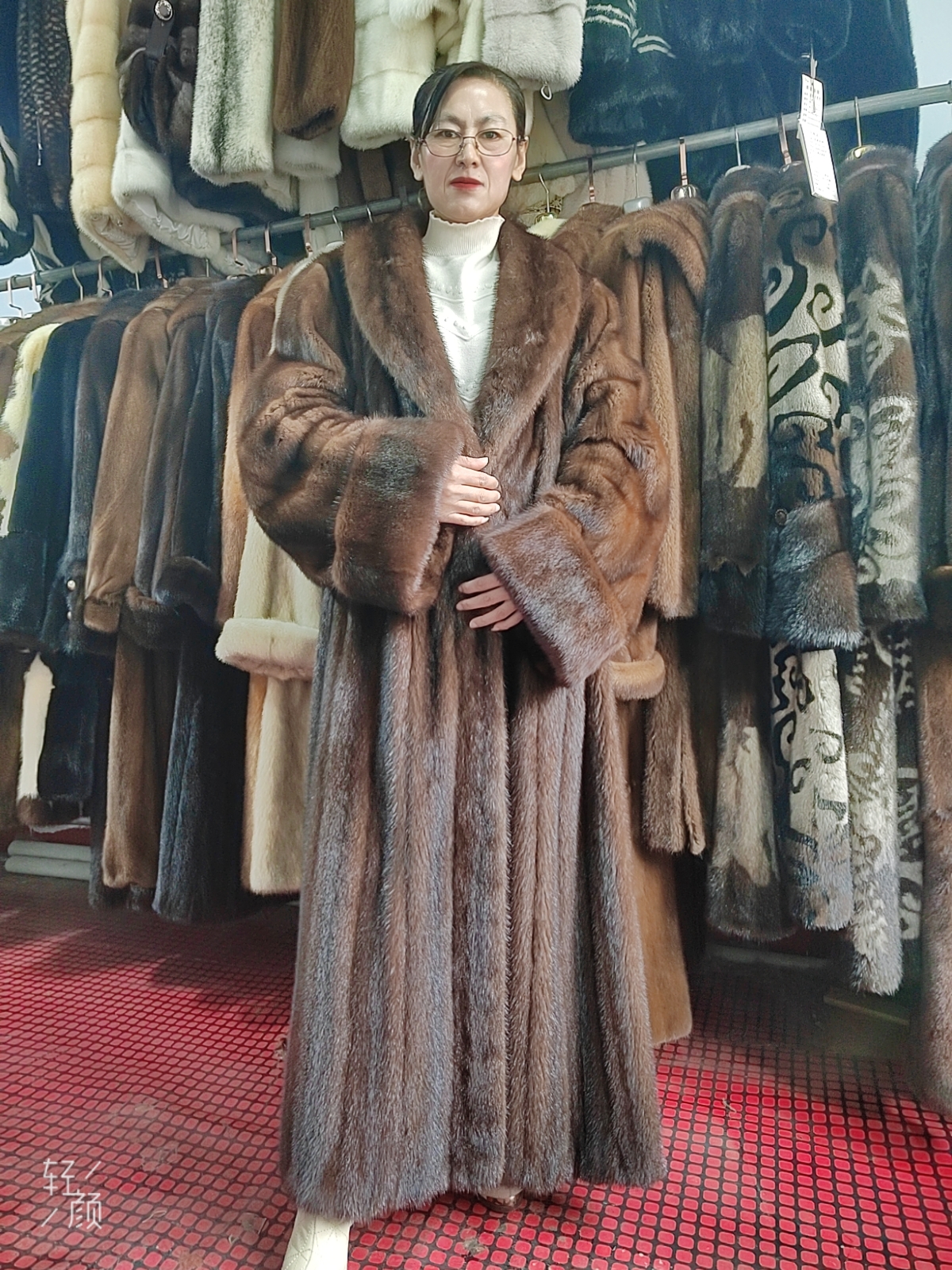 俄罗斯进口密棕色长衣抽刀倾国挽袖领，长125厘米胸围130cm下摆2m