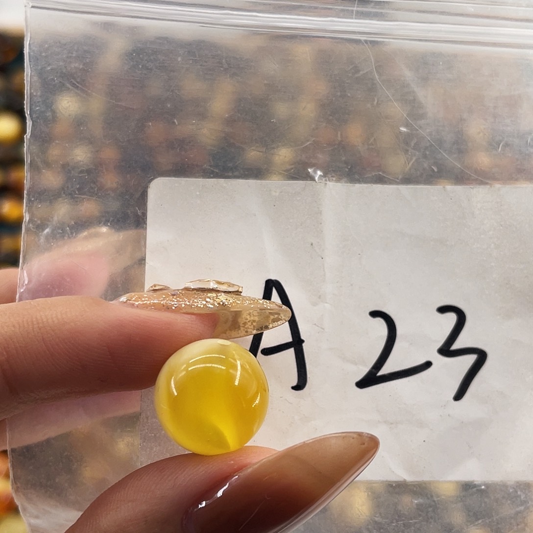 琥珀未镶嵌裸石13.4福利