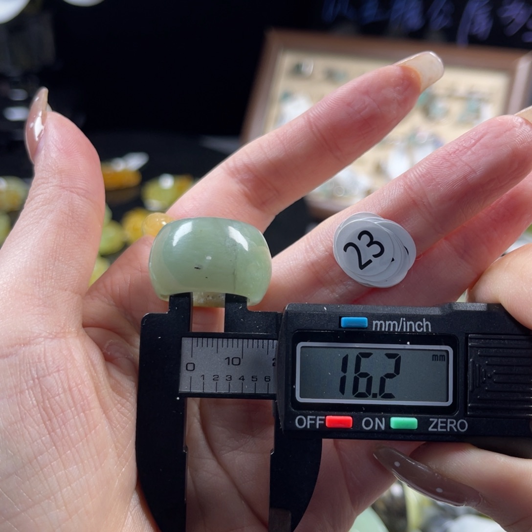 蛇纹石玉未镶嵌戒指