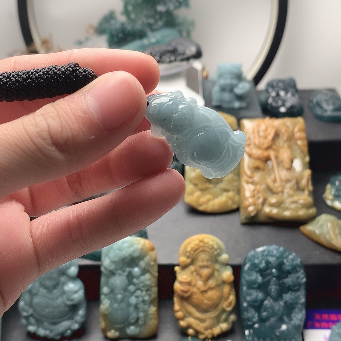 翡翠未镶嵌颈饰无