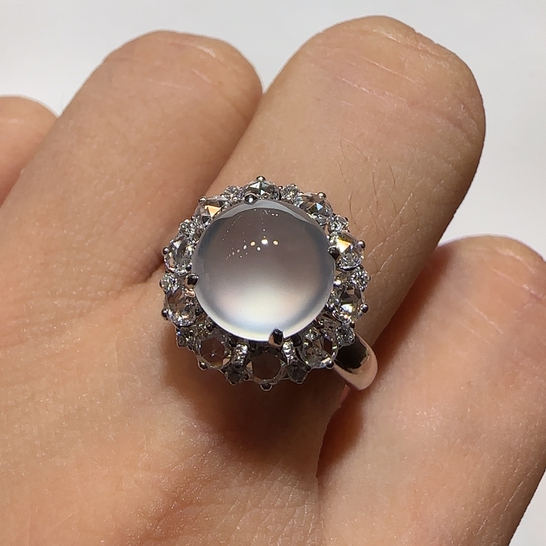 翡翠18K金镶嵌戒指蛋面