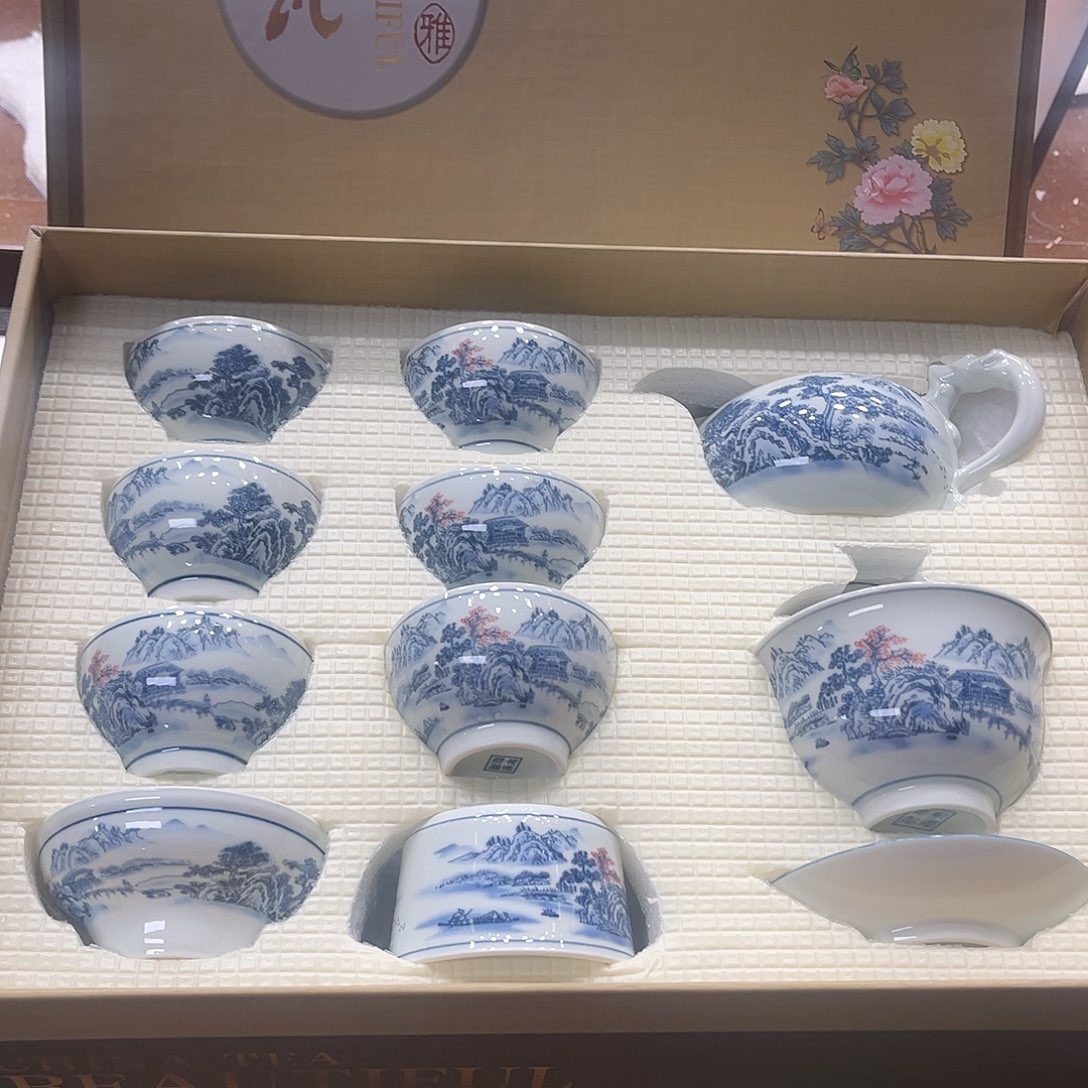 孤品茶具套装等。       