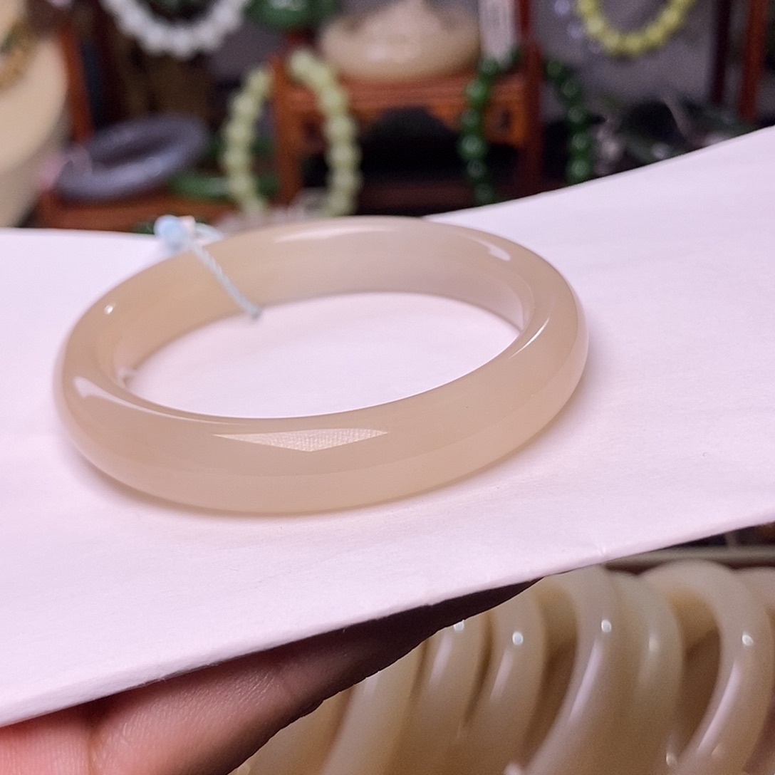 和田玉藕粉老料手镯52.5圈未镶嵌