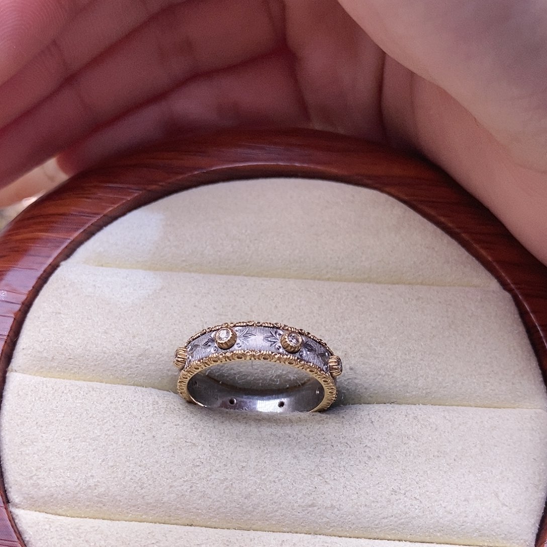 钻石戒指/指环18K金镶嵌黄白拼色雕纹拉丝戒指14