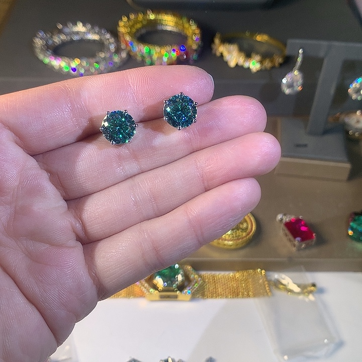 非金属62耳钉。        