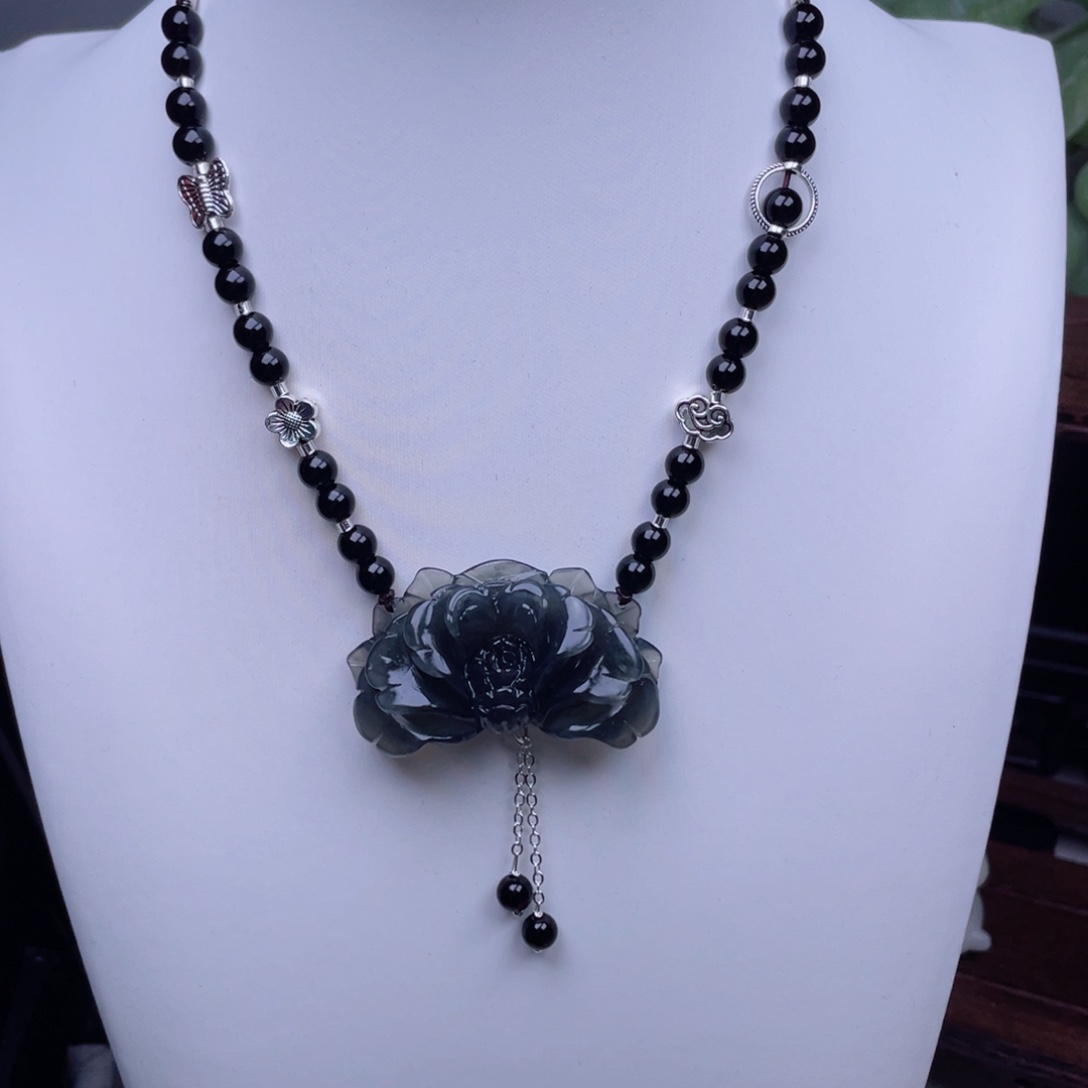 蛇纹石玉颈饰未镶嵌