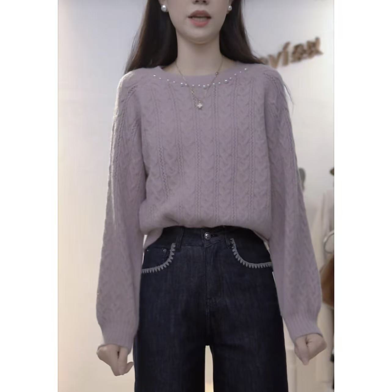 朵以2025冬季新款时尚珍珠圆领毛衣亮丝长袖毛针织衫40VD548566