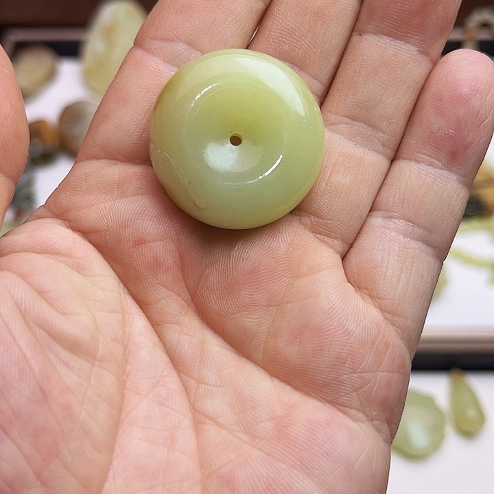 岫岩老玉（透闪石质玉）未镶嵌颈饰