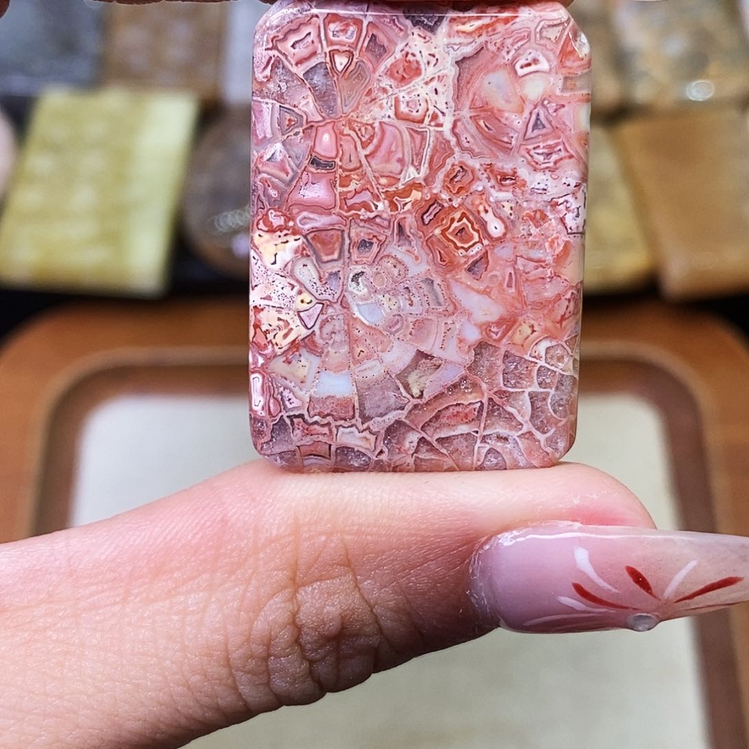 硅化玉颈饰合金是**吊坠