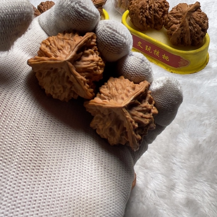 把件桃核鑫****）盘山三棱