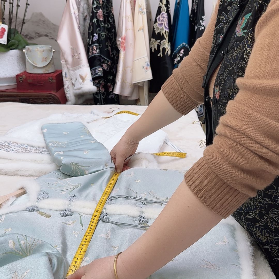 刺绣苏州真丝衣服