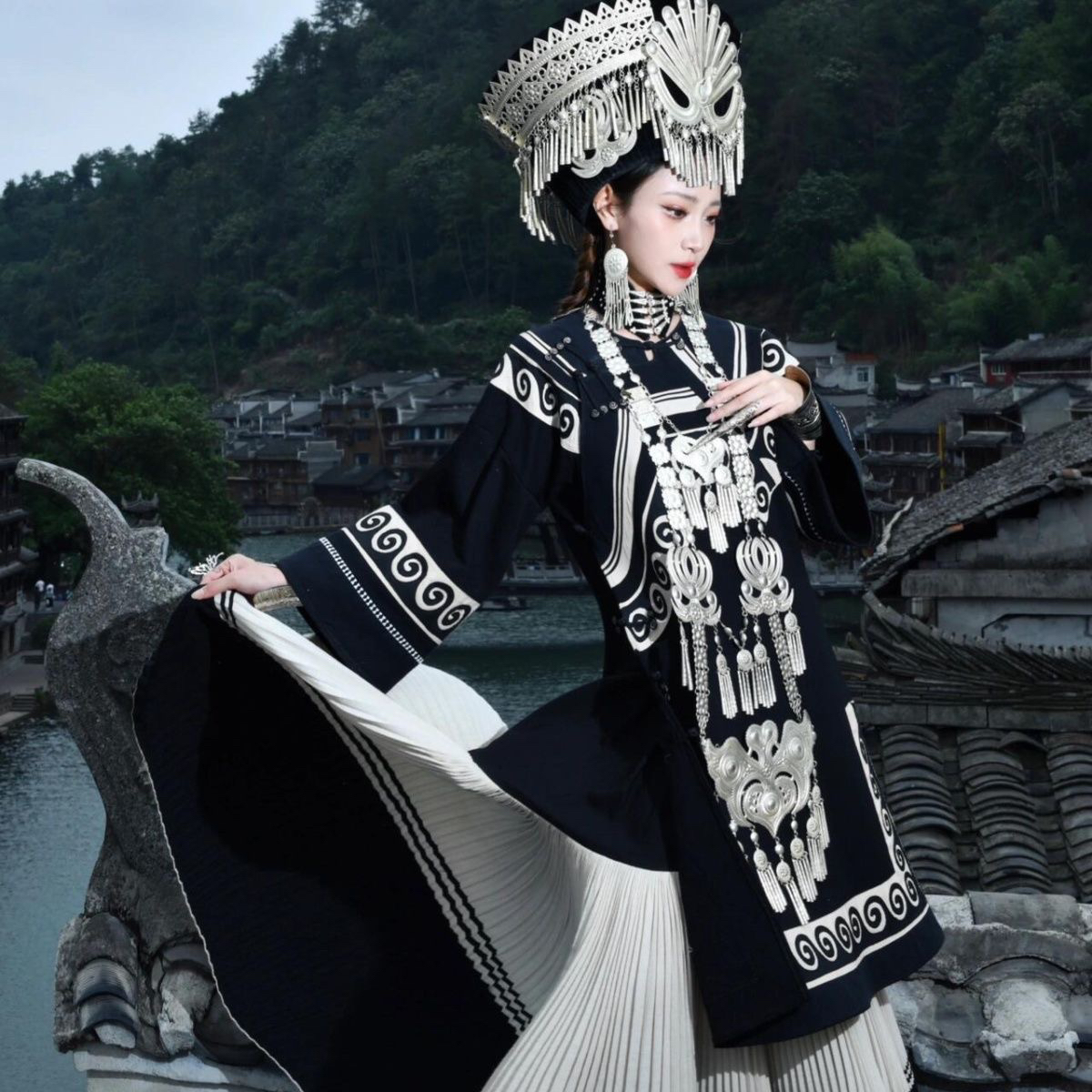 新款彝族凉山服饰赛诺火把节少数民族套装服装旅拍四川写真