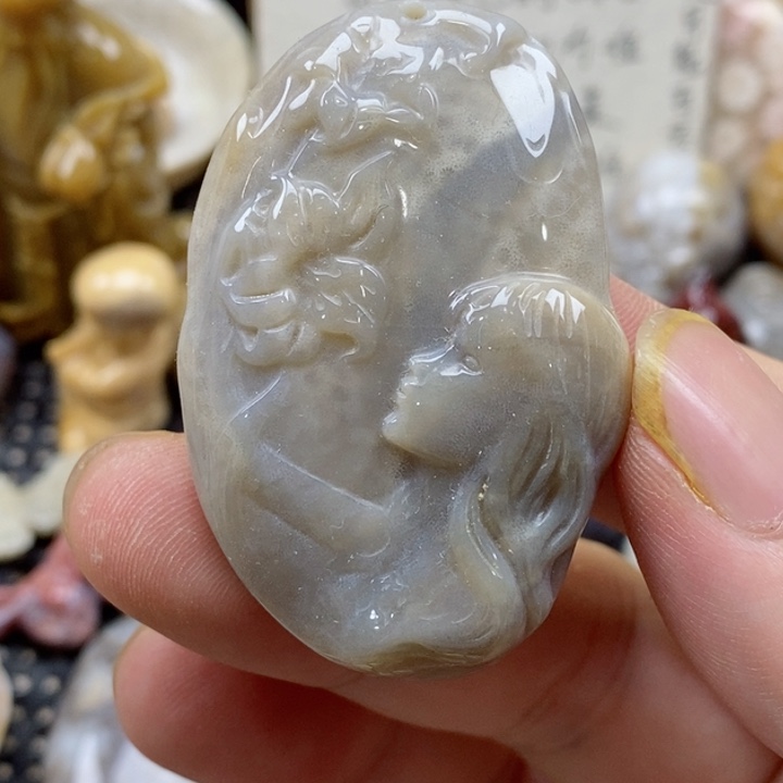 颈饰未镶嵌硅化珊瑚（珊瑚玉）