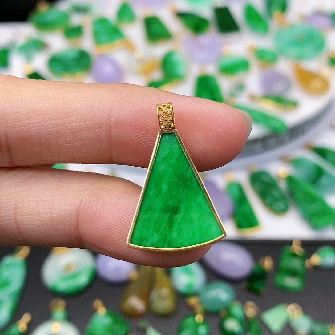 翡翠吊坠(不含链)18K金镶嵌