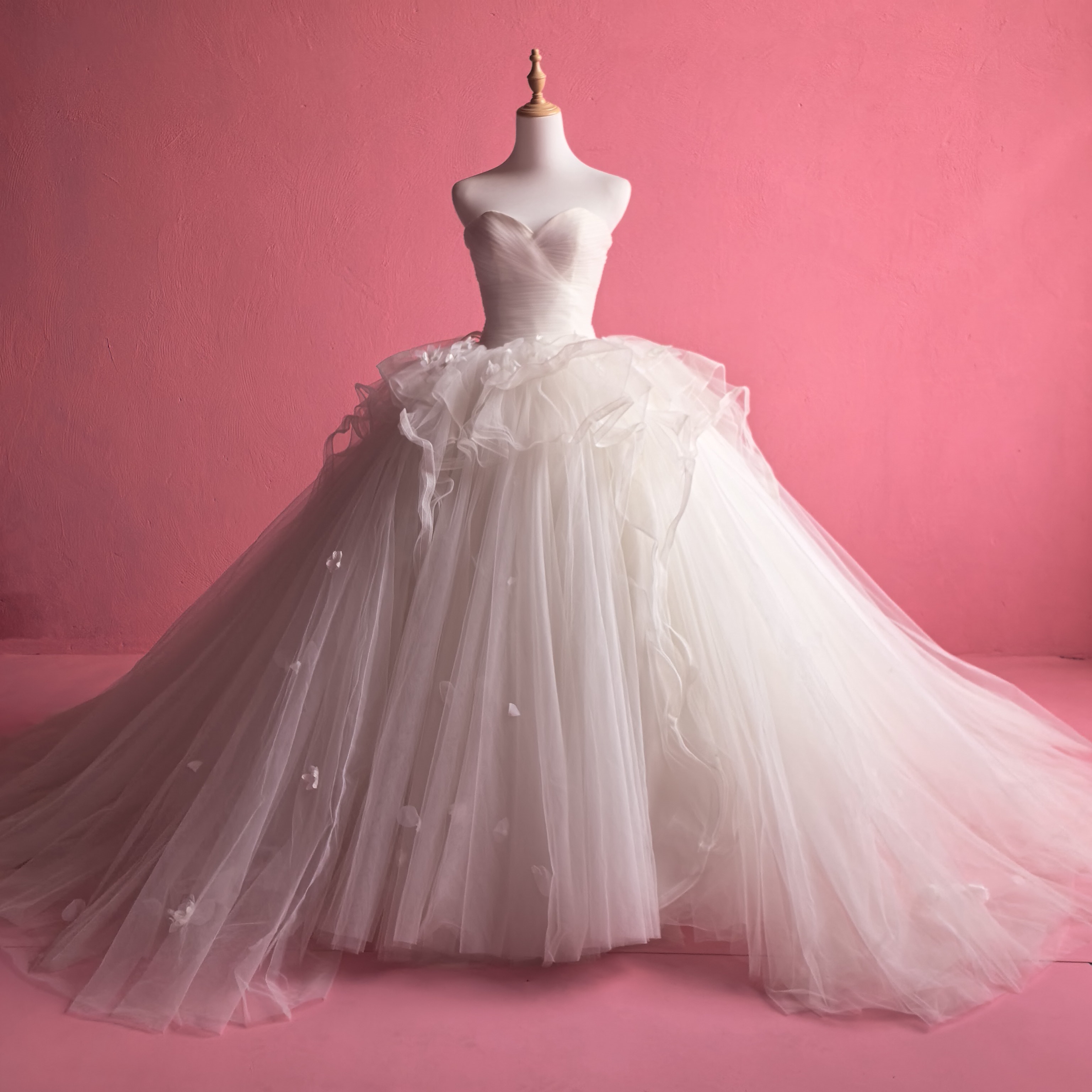 s码 白色婚纱 抹胸 半绑半拉 有拖尾