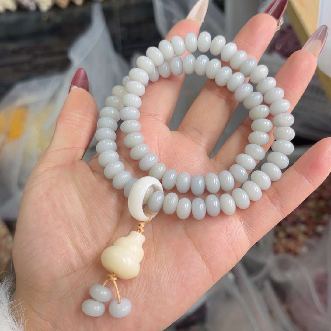 白玉菩提吊坠z9mm260颗。蓝美人算盘