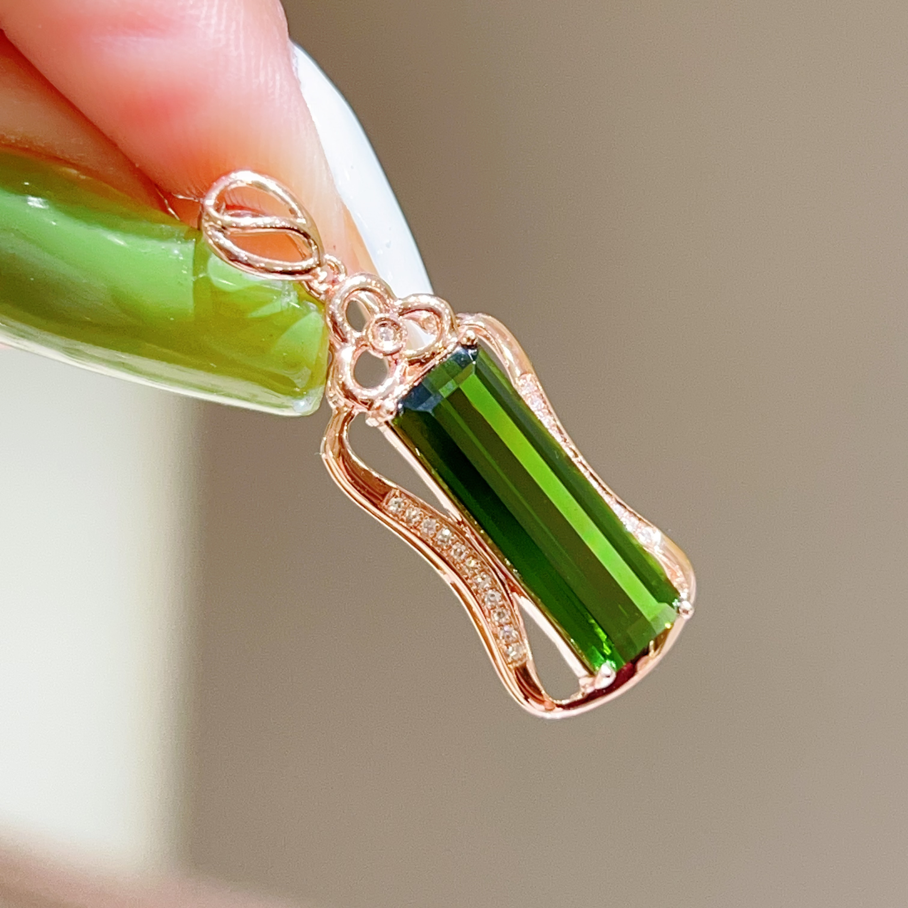 3.29ct 18k金镶嵌碧玺吊坠 2950