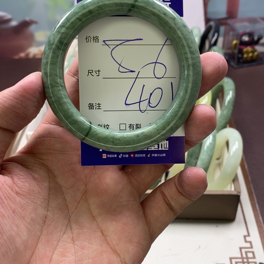 蛇纹石玉手镯未镶嵌